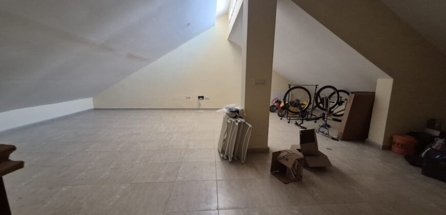¡Amplia casa con guardillón en Poblete! – Calle Europa