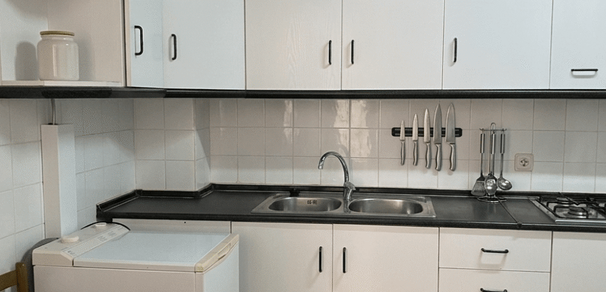 Acogedor piso en Calle Postas – 3 Dormitorios, Terraza y Dos Patios Privados