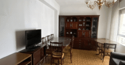 Acogedor piso en Calle Postas – 3 Dormitorios, Terraza y Dos Patios Privados