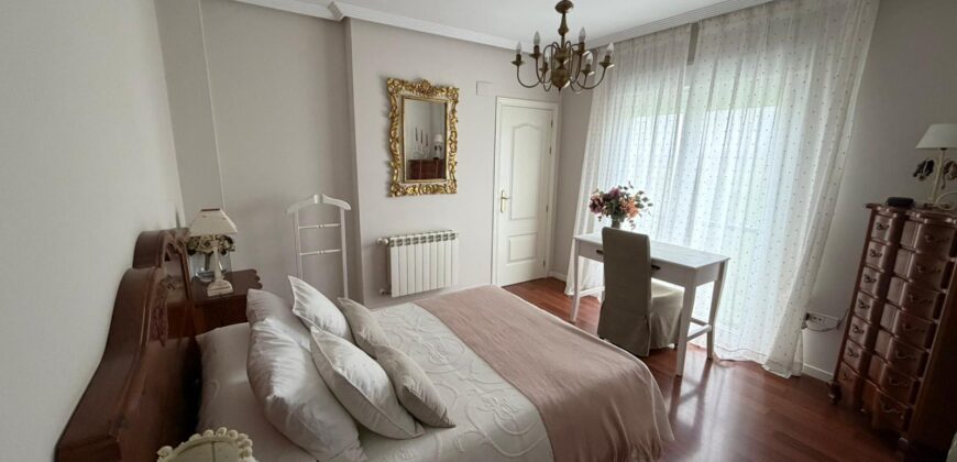 Impecable casa con piscina privada en Poblete – Calle Los Castillejos