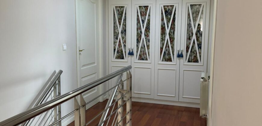 Impecable casa con piscina privada en Poblete – Calle Los Castillejos