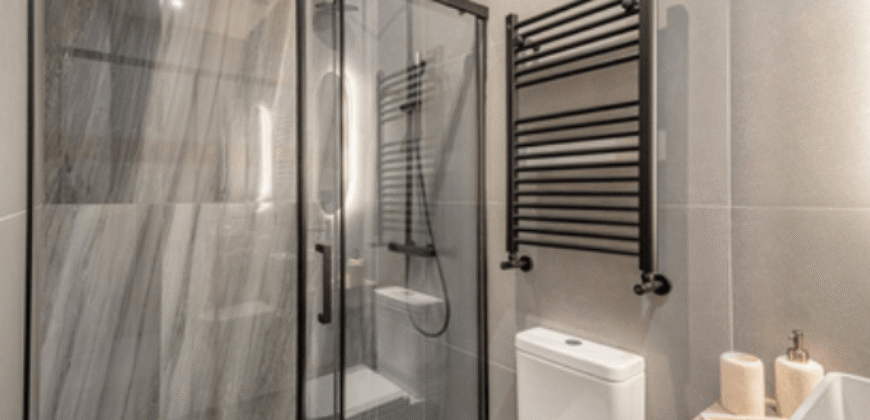 Piso de diseño en el corazón de Sol: 3 dormitorios y 3 baños en pleno Centro de Madrid