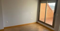 ¡Encantador dúplex en Plaza del Trillo! – Estilo, calidez y vistas despejadas