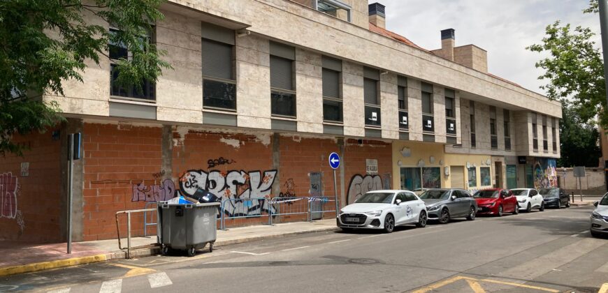 ¡Encantador dúplex en Plaza del Trillo! – Estilo, calidez y vistas despejadas