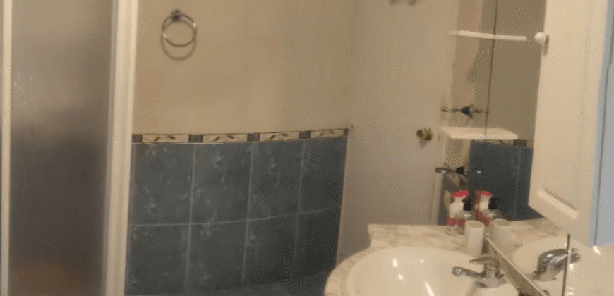 Acogedor piso en Calle Postas – 3 Dormitorios, Terraza y Dos Patios Privados