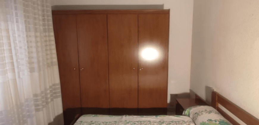 Acogedor piso en Calle Postas – 3 Dormitorios, Terraza y Dos Patios Privados