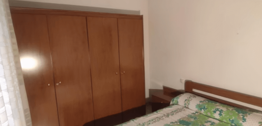 Acogedor piso en Calle Postas – 3 Dormitorios, Terraza y Dos Patios Privados
