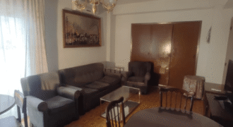 Acogedor piso en Calle Postas – 3 Dormitorios, Terraza y Dos Patios Privados