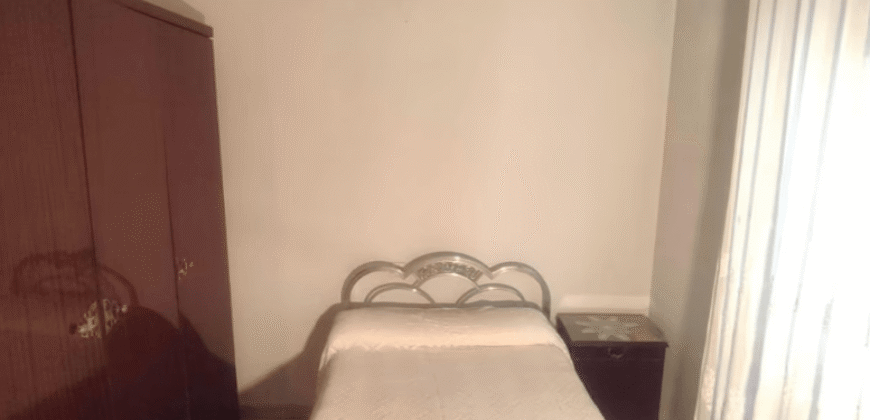 Acogedor piso en Calle Postas – 3 Dormitorios, Terraza y Dos Patios Privados