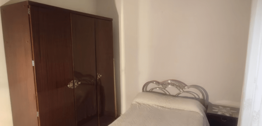 Acogedor piso en Calle Postas – 3 Dormitorios, Terraza y Dos Patios Privados