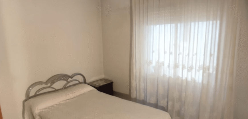 Acogedor piso en Calle Postas – 3 Dormitorios, Terraza y Dos Patios Privados
