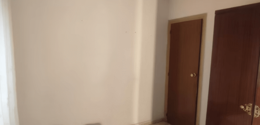 Acogedor piso en Calle Postas – 3 Dormitorios, Terraza y Dos Patios Privados