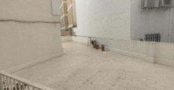 Acogedor piso en Calle Postas – 3 Dormitorios, Terraza y Dos Patios Privados