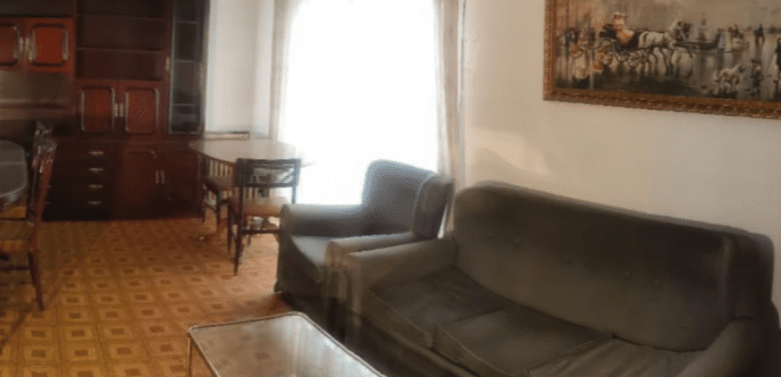 Acogedor piso en Calle Postas – 3 Dormitorios, Terraza y Dos Patios Privados