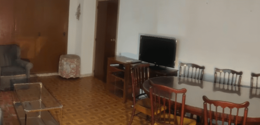 Acogedor piso en Calle Postas – 3 Dormitorios, Terraza y Dos Patios Privados
