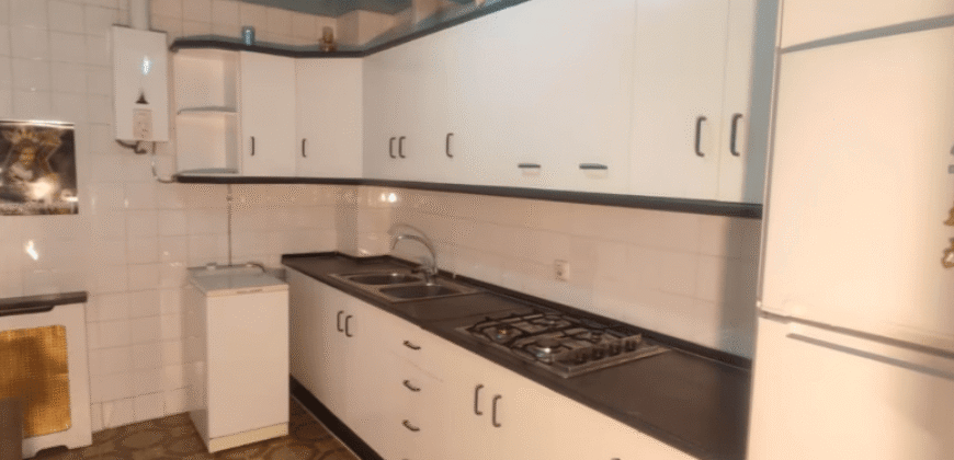 Acogedor piso en Calle Postas – 3 Dormitorios, Terraza y Dos Patios Privados