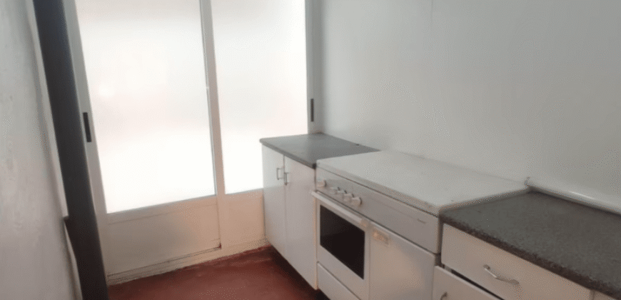 Acogedor piso en Calle Postas – 3 Dormitorios, Terraza y Dos Patios Privados