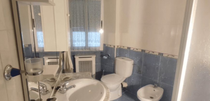Acogedor piso en Calle Postas – 3 Dormitorios, Terraza y Dos Patios Privados