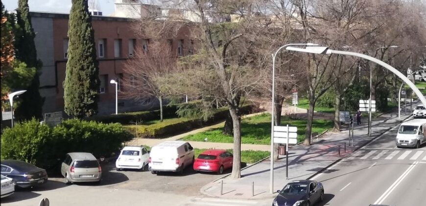 Piso impecable con garaje, ascensor y terrazas – Ronda Santa María
