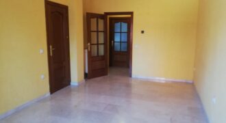 Piso impecable con garaje, ascensor y terrazas – Ronda Santa María