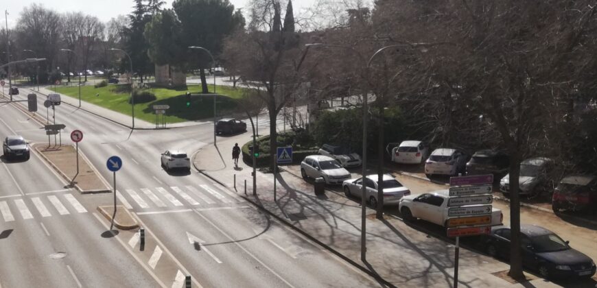 Piso impecable con garaje, ascensor y terrazas – Ronda Santa María