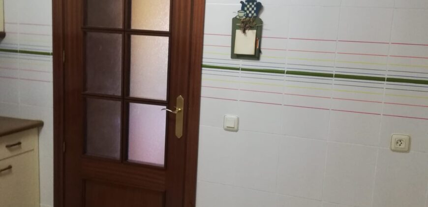 Piso impecable con garaje, ascensor y terrazas – Ronda Santa María