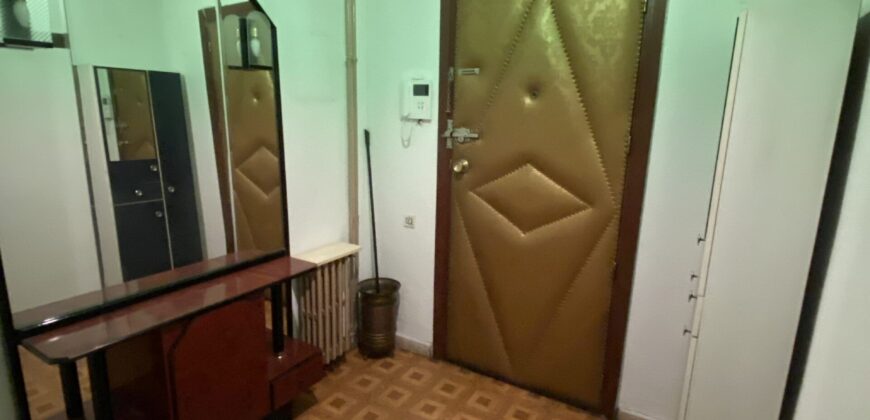 Acogedor piso en Calle Postas – 3 Dormitorios, Terraza y Dos Patios Privados