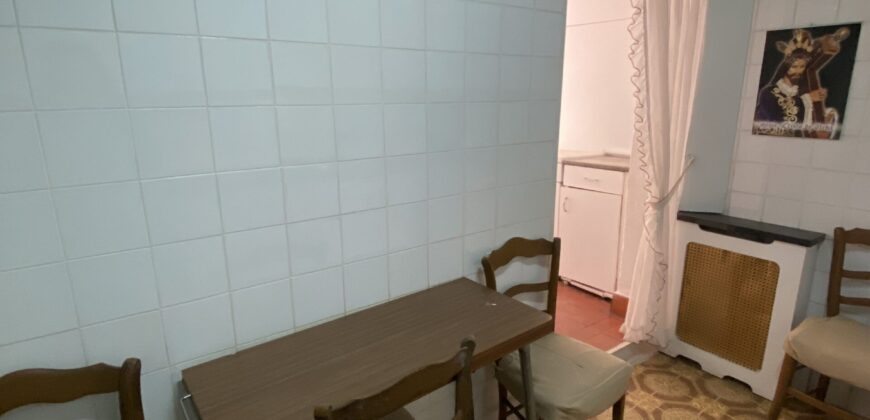 Acogedor piso en Calle Postas – 3 Dormitorios, Terraza y Dos Patios Privados