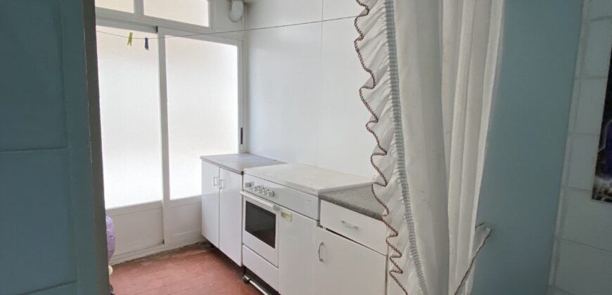 Acogedor piso en Calle Postas – 3 Dormitorios, Terraza y Dos Patios Privados