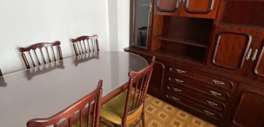 Acogedor piso en Calle Postas – 3 Dormitorios, Terraza y Dos Patios Privados