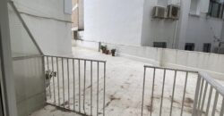 Acogedor piso en Calle Postas – 3 Dormitorios, Terraza y Dos Patios Privados