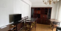 Acogedor piso en Calle Postas – 3 Dormitorios, Terraza y Dos Patios Privados