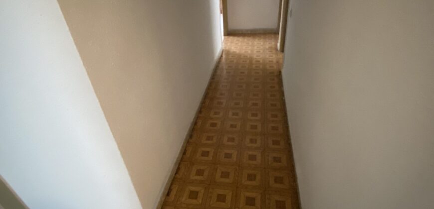 Acogedor piso en Calle Postas – 3 Dormitorios, Terraza y Dos Patios Privados
