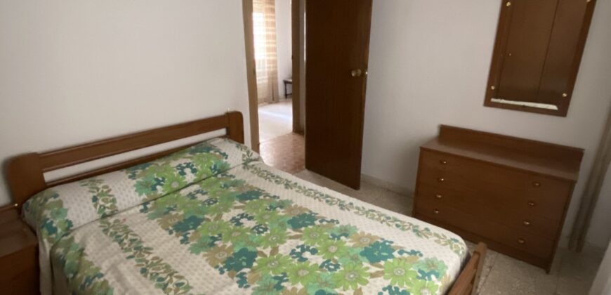 Acogedor piso en Calle Postas – 3 Dormitorios, Terraza y Dos Patios Privados