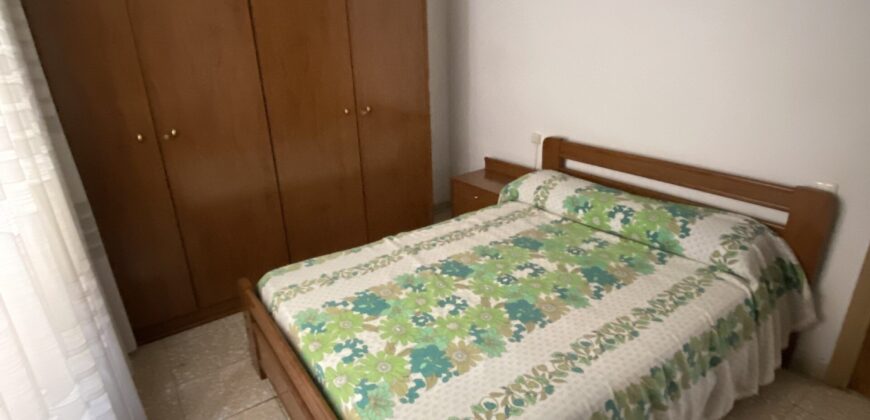 Acogedor piso en Calle Postas – 3 Dormitorios, Terraza y Dos Patios Privados