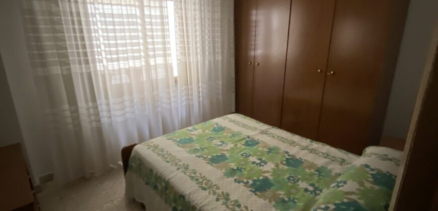 Acogedor piso en Calle Postas – 3 Dormitorios, Terraza y Dos Patios Privados