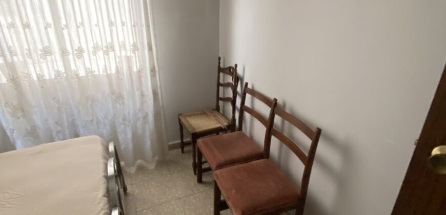 Acogedor piso en Calle Postas – 3 Dormitorios, Terraza y Dos Patios Privados