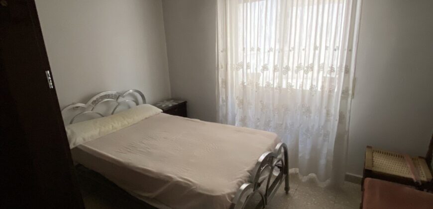 Acogedor piso en Calle Postas – 3 Dormitorios, Terraza y Dos Patios Privados