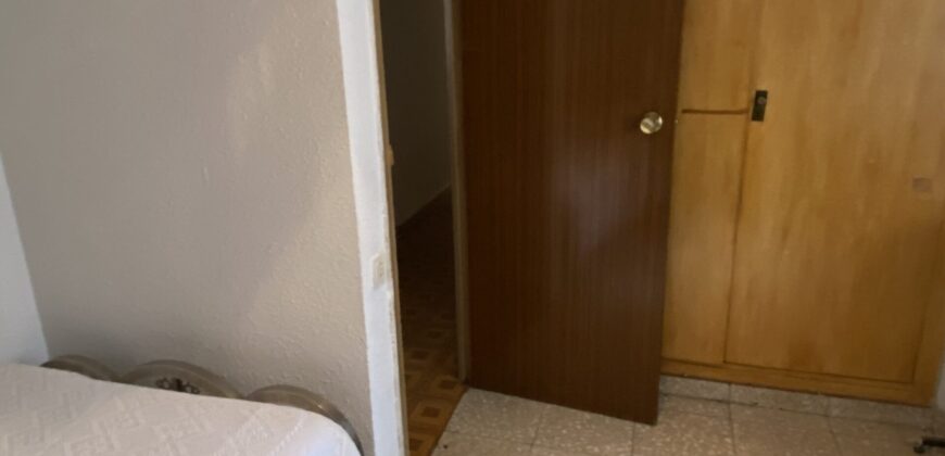 Acogedor piso en Calle Postas – 3 Dormitorios, Terraza y Dos Patios Privados