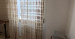 Acogedor piso en Calle Postas – 3 Dormitorios, Terraza y Dos Patios Privados
