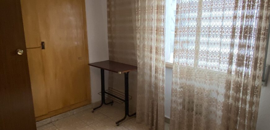 Acogedor piso en Calle Postas – 3 Dormitorios, Terraza y Dos Patios Privados